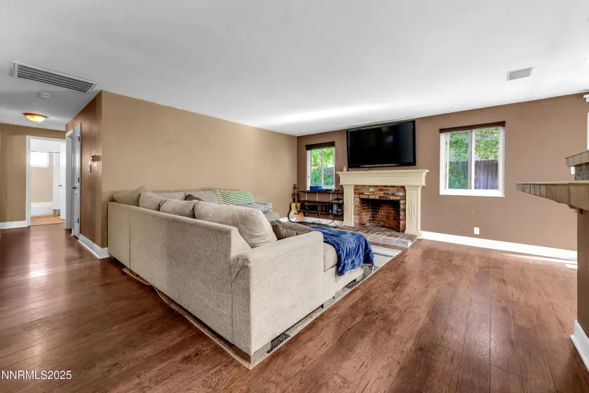 3332 Shari, Sparks, Nevada 89431, 3 Bedrooms Bedrooms, ,2 BathroomsBathrooms,Residential,Residential,Shari,250056973