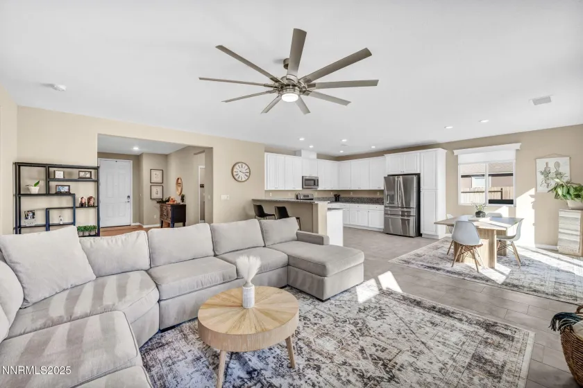 125 Oakmont, Dayton, Nevada 89403, 4 Bedrooms Bedrooms, ,2 BathroomsBathrooms,Residential,Residential,Oakmont,250056975