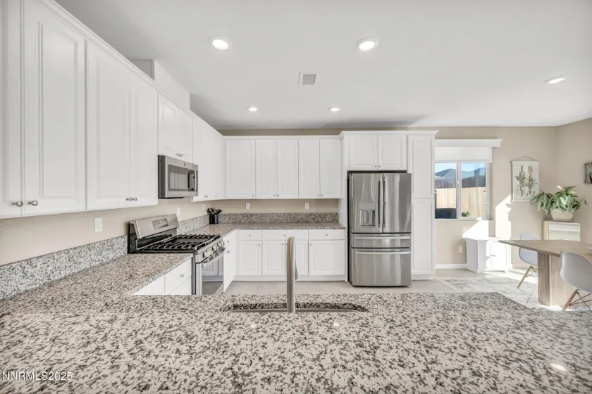 125 Oakmont, Dayton, Nevada 89403, 4 Bedrooms Bedrooms, ,2 BathroomsBathrooms,Residential,Residential,Oakmont,250056975