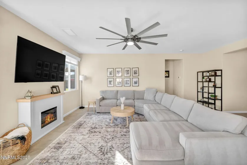 125 Oakmont, Dayton, Nevada 89403, 4 Bedrooms Bedrooms, ,2 BathroomsBathrooms,Residential,Residential,Oakmont,250056975