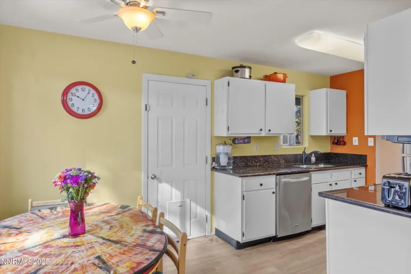 7720 Yorkshire, Reno, Nevada 89506, 3 Bedrooms Bedrooms, ,2 BathroomsBathrooms,Residential,Residential,Yorkshire,250057000