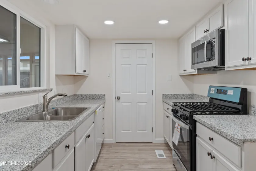 220 6th, Sun Valley, Nevada 89433, 3 Bedrooms Bedrooms, ,2 BathroomsBathrooms,Residential,Residential,6th,250057009