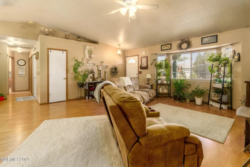 335 Veronica, Sparks, Nevada 89436, 3 Bedrooms Bedrooms, ,2 BathroomsBathrooms,Residential,Residential,Veronica,250057011