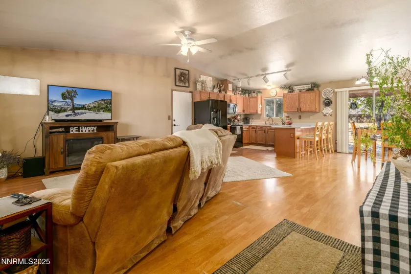 335 Veronica, Sparks, Nevada 89436, 3 Bedrooms Bedrooms, ,2 BathroomsBathrooms,Residential,Residential,Veronica,250057011
