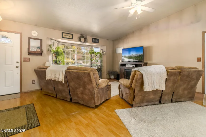 335 Veronica, Sparks, Nevada 89436, 3 Bedrooms Bedrooms, ,2 BathroomsBathrooms,Residential,Residential,Veronica,250057011