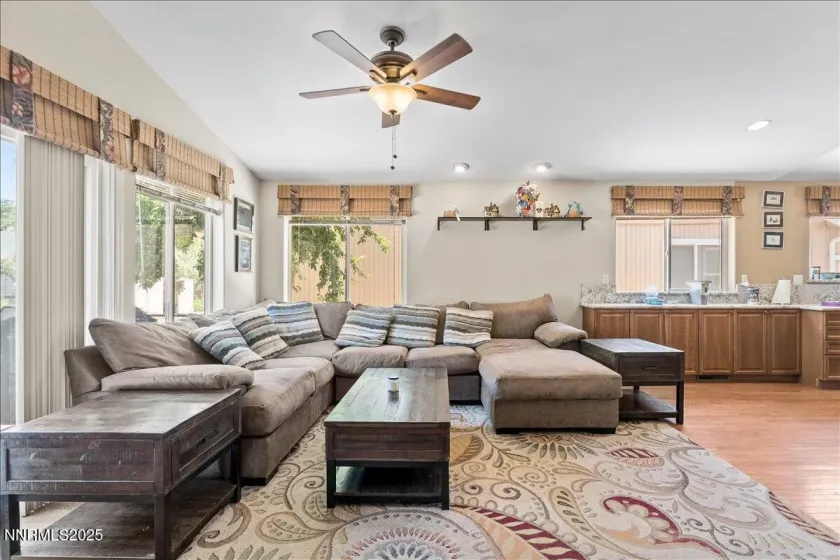 38 Ave De La Argent, Sparks, Nevada 89434, 3 Bedrooms Bedrooms, ,2 BathroomsBathrooms,Residential,Residential,Ave De La Argent,250057019