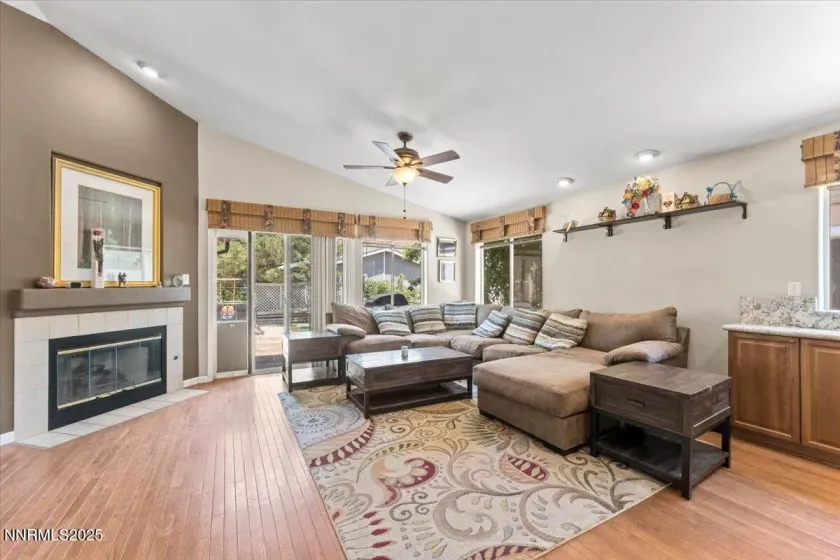 38 Ave De La Argent, Sparks, Nevada 89434, 3 Bedrooms Bedrooms, ,2 BathroomsBathrooms,Residential,Residential,Ave De La Argent,250057019