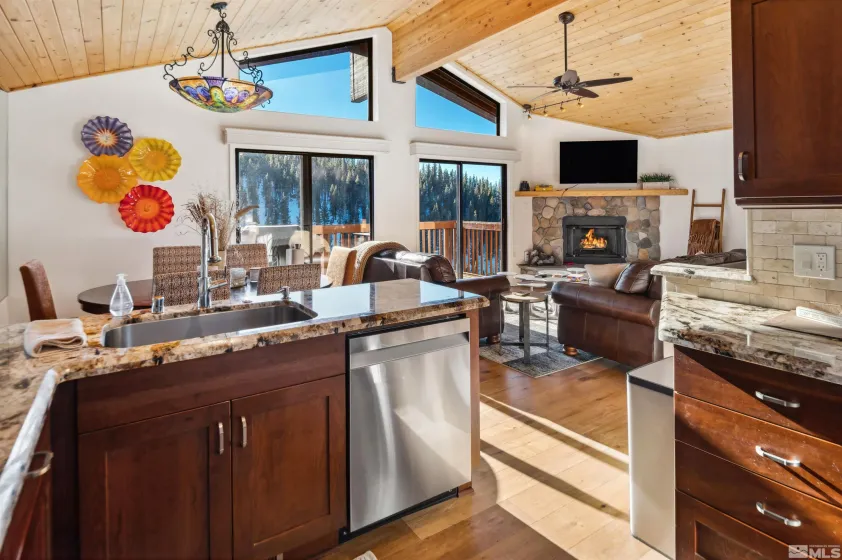 400 Fairview, Incline Village, Nevada 89451, 4 Bedrooms Bedrooms, ,4 BathroomsBathrooms,Residential,Residential,Fairview,250057026