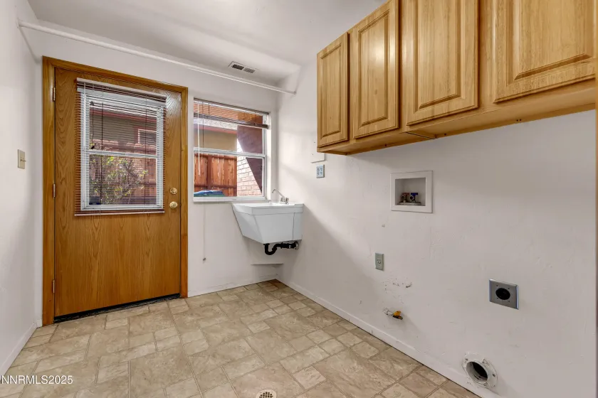 870 Lyman, Reno, Nevada 89509, 4 Bedrooms Bedrooms, ,3 BathroomsBathrooms,Residential,Residential,Lyman,250057028