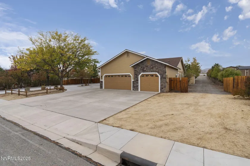 39 Marilyn Mae, Sparks, Nevada 89441, 4 Bedrooms Bedrooms, ,3 BathroomsBathrooms,Residential,Residential,Marilyn Mae,250057038