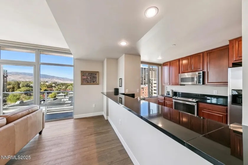 50 Sierra, Reno, Nevada 89501, 2 Bedrooms Bedrooms, ,2 BathroomsBathrooms,Residential,Residential,Sierra,250057041