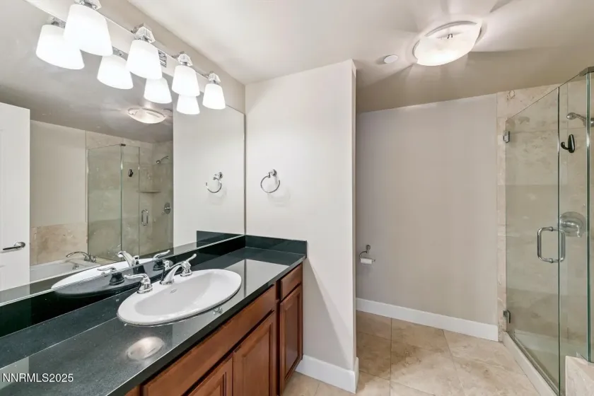 50 Sierra, Reno, Nevada 89501, 2 Bedrooms Bedrooms, ,2 BathroomsBathrooms,Residential,Residential,Sierra,250057041