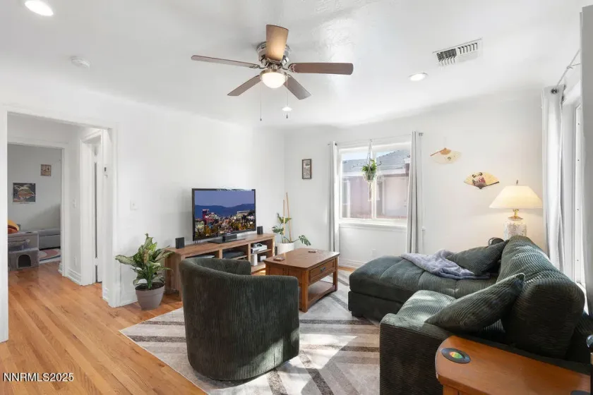 529 Moran, Reno, Nevada 89502, ,Residential Income,Residential,Moran,250057044