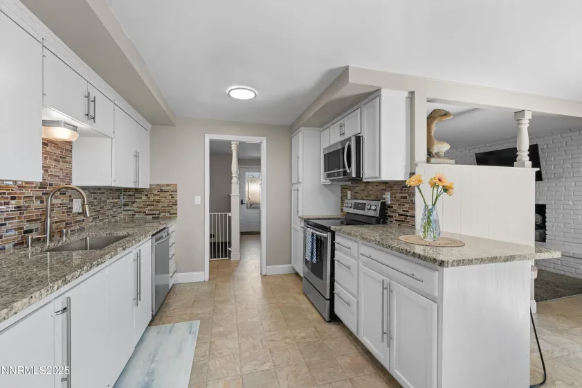 2070 7th, Reno, Nevada 89503, 5 Bedrooms Bedrooms, ,3 BathroomsBathrooms,Residential,Residential,7th,250057049
