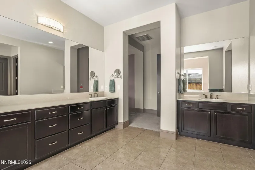 9897 Firefoot, Reno, Nevada 89521, 5 Bedrooms Bedrooms, ,5 BathroomsBathrooms,Residential,Residential,Firefoot,250057058