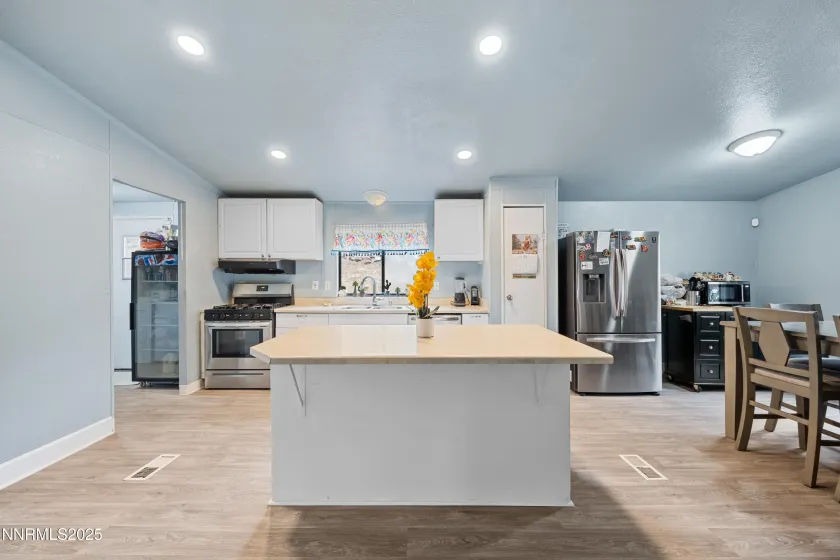 2735 Daffodil, Reno, Nevada 89512, 3 Bedrooms Bedrooms, ,2 BathroomsBathrooms,Residential,Residential,Daffodil,250057065