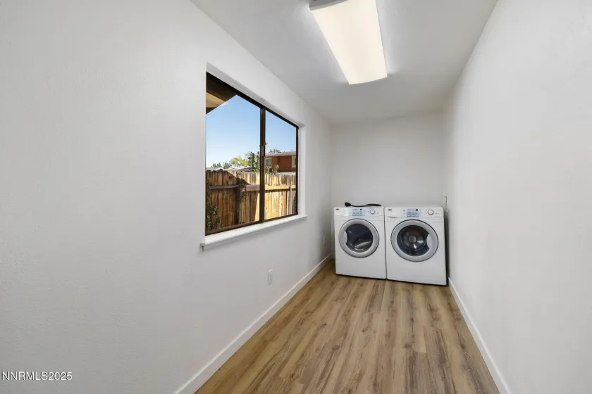 707 Glen Meadow, Sparks, Nevada 89434, 3 Bedrooms Bedrooms, ,2 BathroomsBathrooms,Residential,Residential,Glen Meadow,250057067