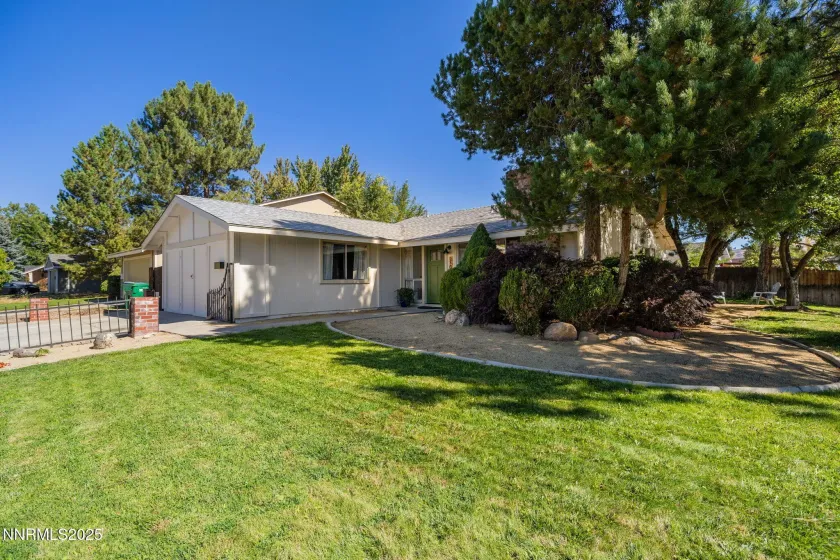 707 Glen Meadow, Sparks, Nevada 89434, 3 Bedrooms Bedrooms, ,2 BathroomsBathrooms,Residential,Residential,Glen Meadow,250057067