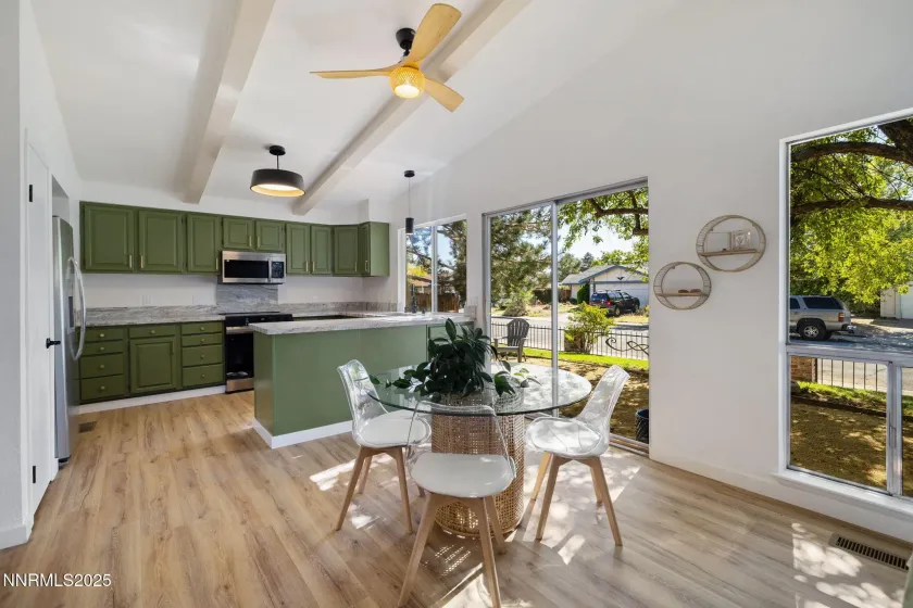 707 Glen Meadow, Sparks, Nevada 89434, 3 Bedrooms Bedrooms, ,2 BathroomsBathrooms,Residential,Residential,Glen Meadow,250057067