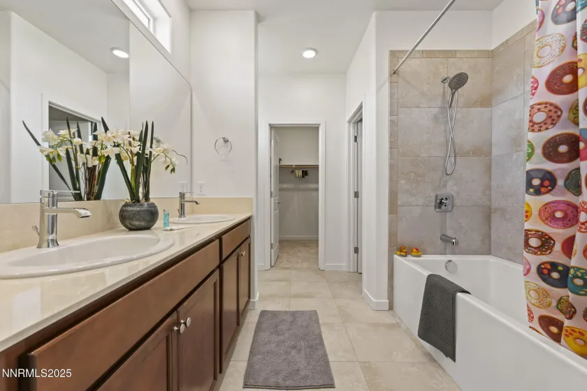 4928 Black Falcon, Sun Valley, Nevada 89433, 3 Bedrooms Bedrooms, ,3 BathroomsBathrooms,Residential,Residential,Black Falcon,250057071