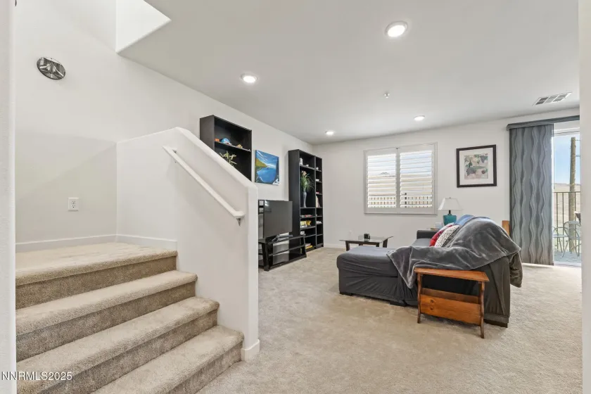 4928 Black Falcon, Sun Valley, Nevada 89433, 3 Bedrooms Bedrooms, ,3 BathroomsBathrooms,Residential,Residential,Black Falcon,250057071