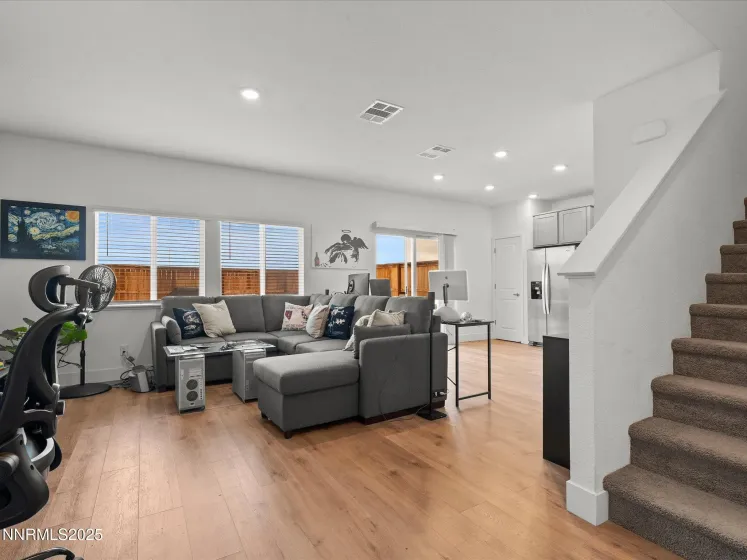 1976 Amazonite, Sparks, Nevada 89436, 4 Bedrooms Bedrooms, ,3 BathroomsBathrooms,Residential,Residential,Amazonite,250057086