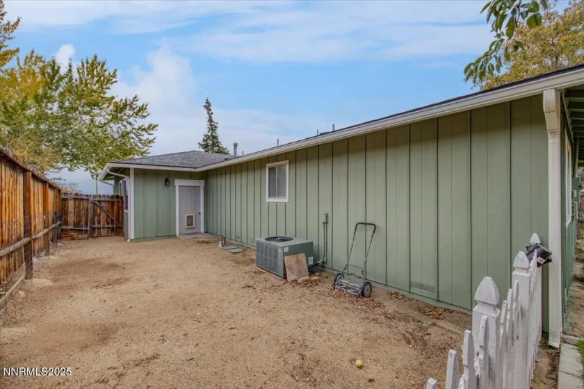 1675 Hensley, Reno, Nevada 89503, 3 Bedrooms Bedrooms, ,2 BathroomsBathrooms,Residential,Residential,Hensley,250057090