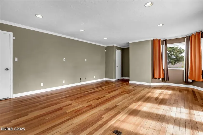1675 Hensley, Reno, Nevada 89503, 3 Bedrooms Bedrooms, ,2 BathroomsBathrooms,Residential,Residential,Hensley,250057090