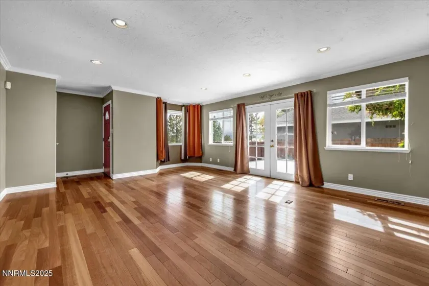 1675 Hensley, Reno, Nevada 89503, 3 Bedrooms Bedrooms, ,2 BathroomsBathrooms,Residential,Residential,Hensley,250057090