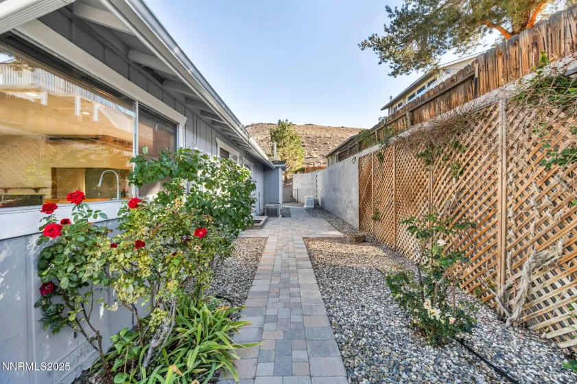 7385 Pembroke, Reno, Nevada 89502, 4 Bedrooms Bedrooms, ,2 BathroomsBathrooms,Residential,Residential,Pembroke,250057100