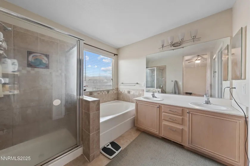 9920 Grand Falls, Reno, Nevada 89506, 4 Bedrooms Bedrooms, ,3 BathroomsBathrooms,Residential,Residential,Grand Falls,250057125