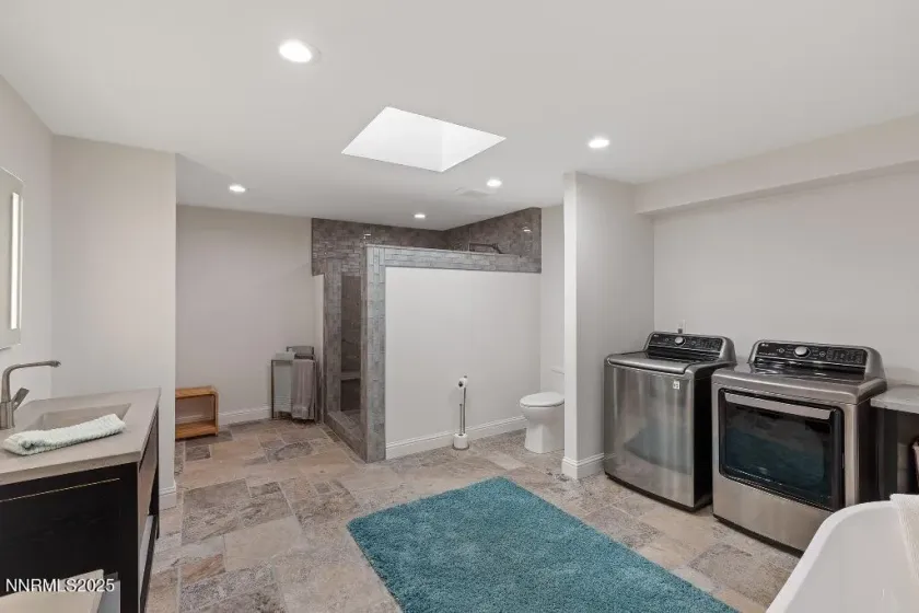 4811 Lakeridge, Reno, Nevada 89509, 2 Bedrooms Bedrooms, ,4 BathroomsBathrooms,Residential,Residential,Lakeridge,250057128