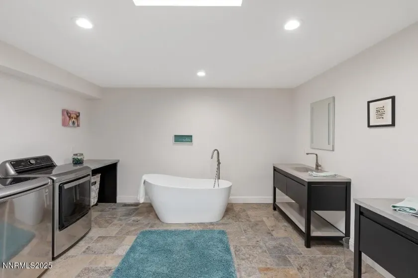 4811 Lakeridge, Reno, Nevada 89509, 2 Bedrooms Bedrooms, ,4 BathroomsBathrooms,Residential,Residential,Lakeridge,250057128