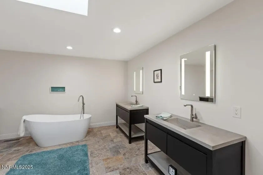 4811 Lakeridge, Reno, Nevada 89509, 2 Bedrooms Bedrooms, ,4 BathroomsBathrooms,Residential,Residential,Lakeridge,250057128