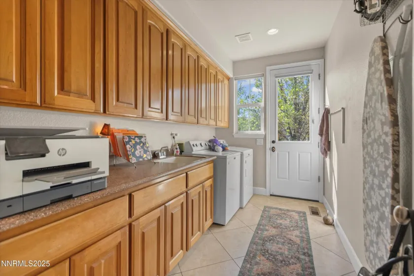 2966 Eagle Rock, Reno, Nevada 89511, 5 Bedrooms Bedrooms, ,5 BathroomsBathrooms,Residential,Residential,Eagle Rock,250057140