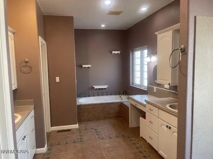 5700 Twin Springs, Reno, Nevada 89510, 4 Bedrooms Bedrooms, ,3 BathroomsBathrooms,Residential,Residential,Twin Springs,250057144