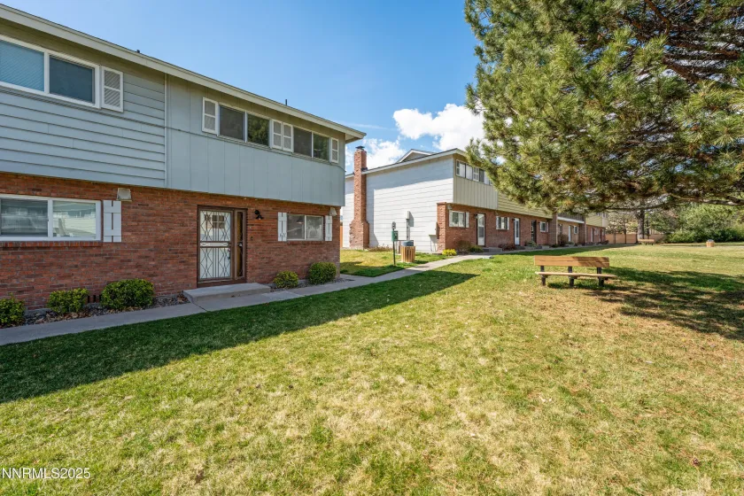 621 Smithridge, Reno, Nevada 89502, 2 Bedrooms Bedrooms, ,2 BathroomsBathrooms,Residential,Residential,Smithridge,250057143