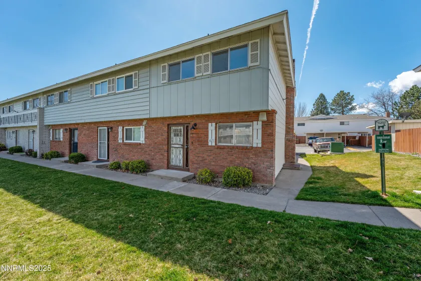 621 Smithridge, Reno, Nevada 89502, 2 Bedrooms Bedrooms, ,2 BathroomsBathrooms,Residential,Residential,Smithridge,250057143