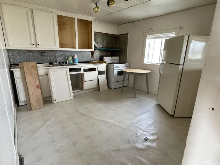 225 US HWY 40, Golconda, Nevada 89414, 3 Bedrooms Bedrooms, ,1 BathroomBathrooms,Residential,Residential,US HWY 40,240003092