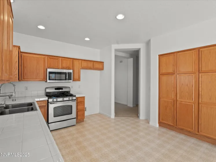 805 Sauvignon, Reno, Nevada 89506, 4 Bedrooms Bedrooms, ,2 BathroomsBathrooms,Residential,Residential,Sauvignon,250057159