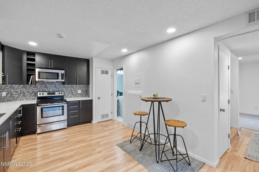 4690 Rio Poco, Reno, Nevada 89502, 2 Bedrooms Bedrooms, ,2 BathroomsBathrooms,Residential,Residential,Rio Poco,250057160