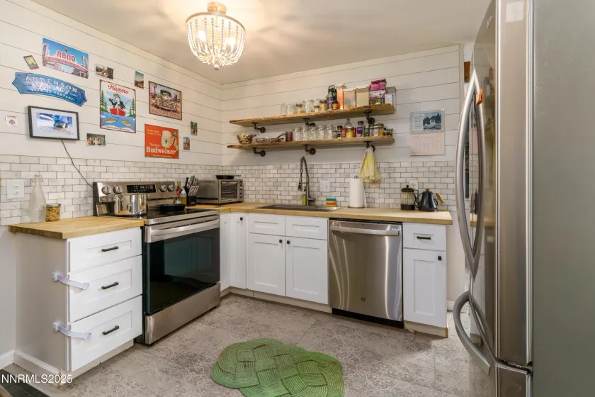 995 Beldon, Reno, Nevada 89503, 3 Bedrooms Bedrooms, ,1 BathroomBathrooms,Residential,Residential,Beldon,250057182
