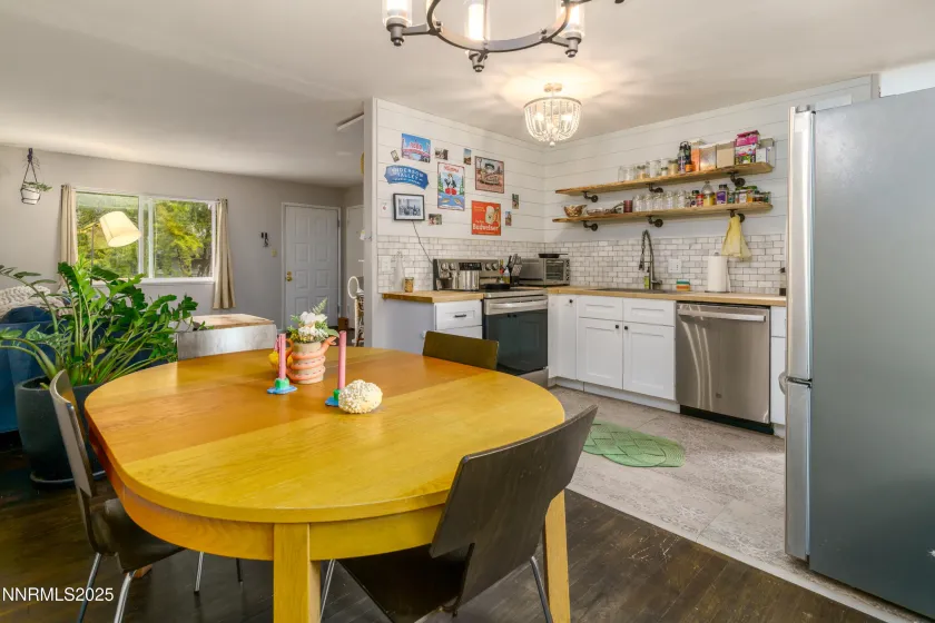 995 Beldon, Reno, Nevada 89503, 3 Bedrooms Bedrooms, ,1 BathroomBathrooms,Residential,Residential,Beldon,250057182