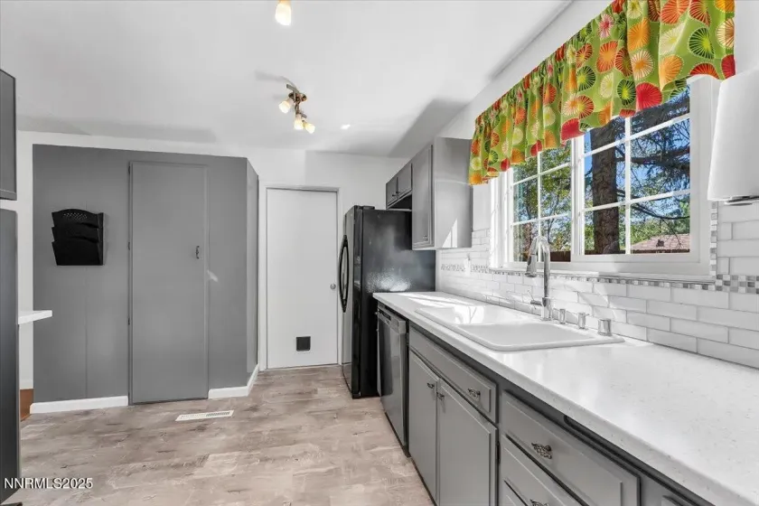 1835 Van Ness, Reno, Nevada 89503, 4 Bedrooms Bedrooms, ,2 BathroomsBathrooms,Residential,Residential,Van Ness,250057181
