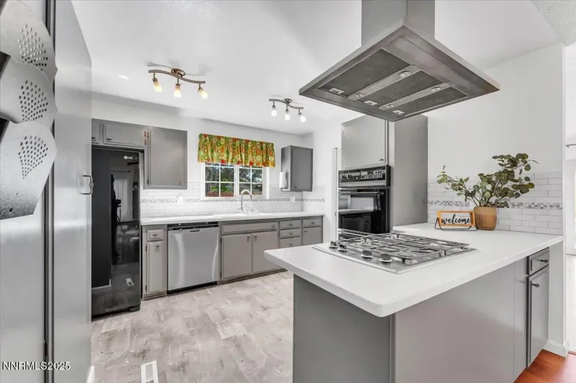 1835 Van Ness, Reno, Nevada 89503, 4 Bedrooms Bedrooms, ,2 BathroomsBathrooms,Residential,Residential,Van Ness,250057181