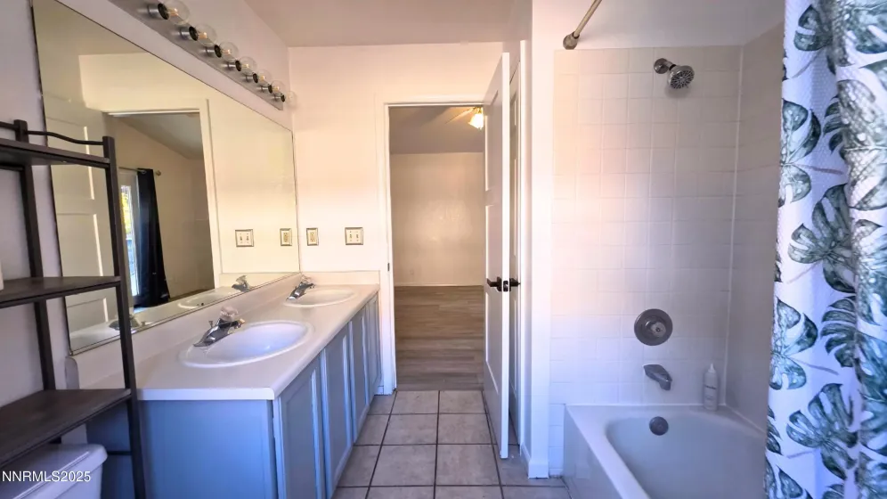 6667 April, Sparks, Nevada 89436, 3 Bedrooms Bedrooms, ,2 BathroomsBathrooms,Residential,Residential,April,250057198