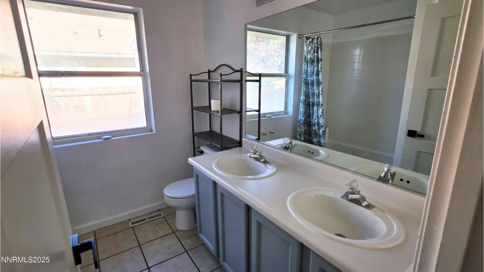 6667 April, Sparks, Nevada 89436, 3 Bedrooms Bedrooms, ,2 BathroomsBathrooms,Residential,Residential,April,250057198