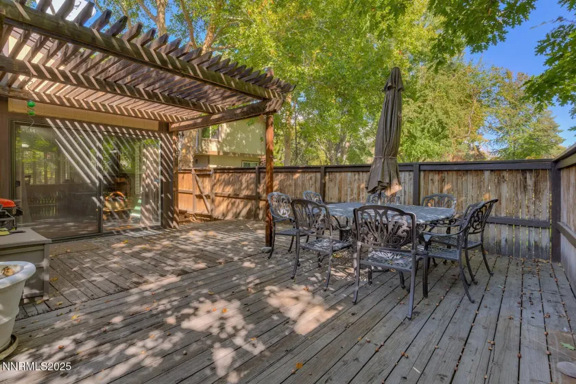 390 Riverview, Reno, Nevada 89509, 3 Bedrooms Bedrooms, ,2 BathroomsBathrooms,Residential,Residential,Riverview,250057213