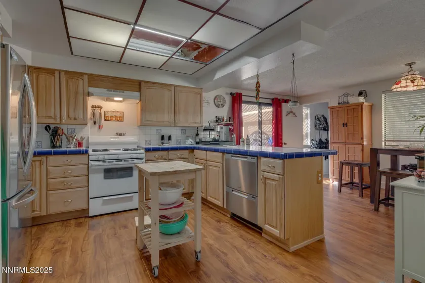 390 Riverview, Reno, Nevada 89509, 3 Bedrooms Bedrooms, ,2 BathroomsBathrooms,Residential,Residential,Riverview,250057213