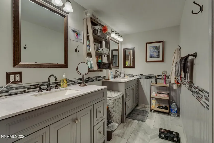 390 Riverview, Reno, Nevada 89509, 3 Bedrooms Bedrooms, ,2 BathroomsBathrooms,Residential,Residential,Riverview,250057213